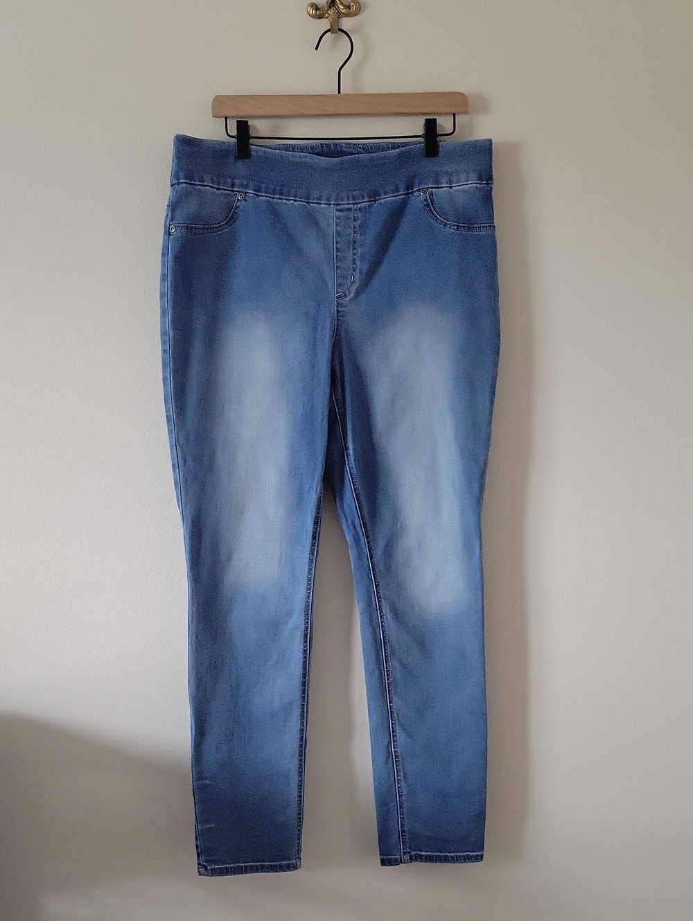 Chico's Perfect Stretch Light Wash Pull-on‎ Jeans Size 12/Large